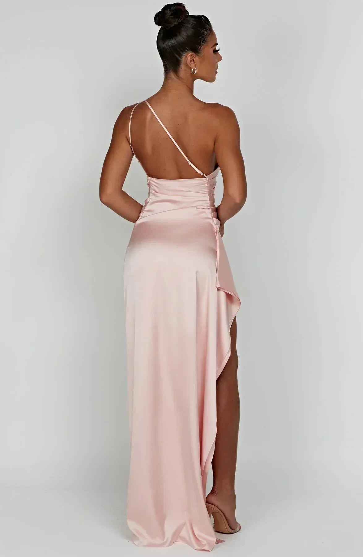 Robe longue femme asymétrique en coton avec fente latérale, parfaite pour un style décontracté et élégant.