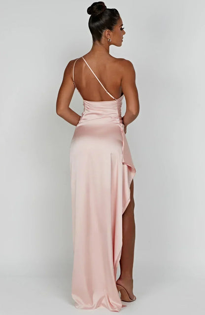 Robe longue femme asymétrique en coton avec fente latérale, parfaite pour un style décontracté et élégant.