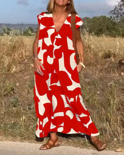 Robe longue rouge femme avec col V, en tissu léger, motifs fluides et coupe élégante pour un look décontracté.