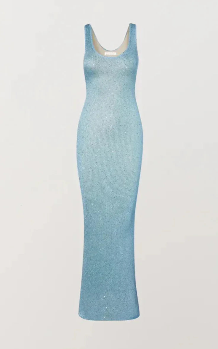 Robe longue en tissu léger, ornée de paillettes scintillantes, avec un col rond et des manches courtes pour une allure…