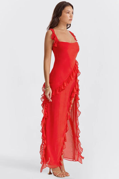 Robe longue femme en coton, avec volants délicats et bretelles fines pour un look élégant et confortable.