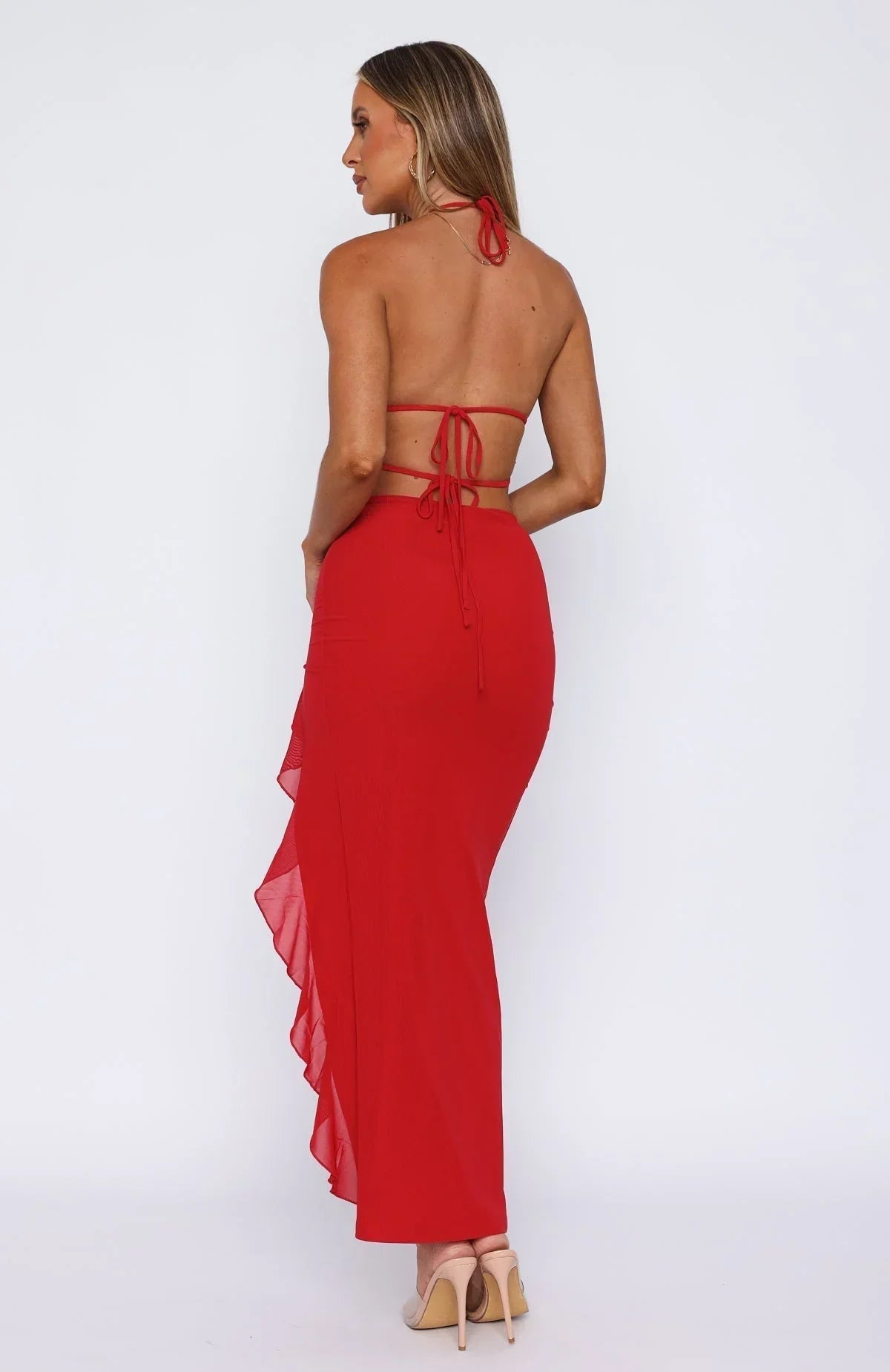 Robe longue femme à bretelles, décolleté plongeant, en tissu léger avec une coupe fluide pour un confort optimal.