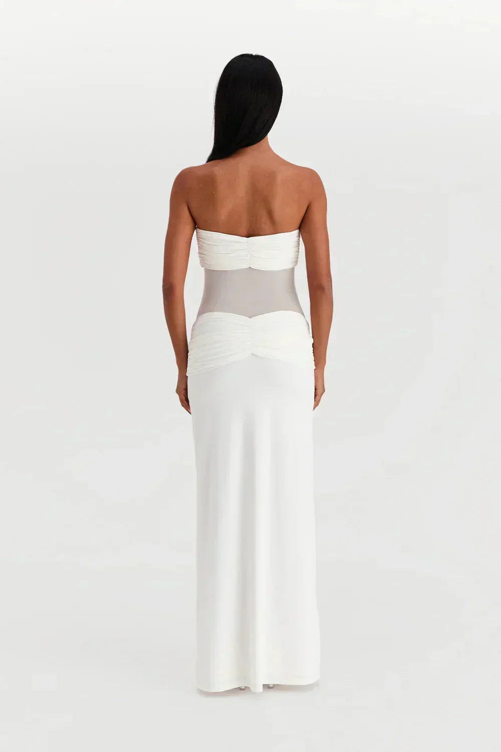 Robe longue femme en tissu fluide, bustier ajusté avec détail transparent et nœud à la taille pour un look élégant.