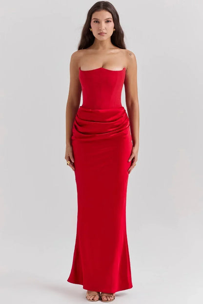 Robe longue femme en tissu drapé, bustier ajusté avec détails élégants pour une silhouette flatteuse et féminine.
