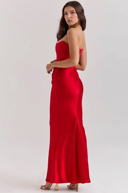 Robe longue femme en tissu drapé, bustier ajusté avec des détails élégants et une coupe fluide, parfaite pour les occasions…