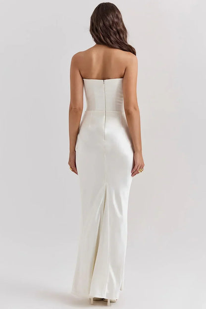 Robe longue femme en tissu drapé, bustier ajusté, avec bretelles fines et design élégant pour une silhouette fluide.