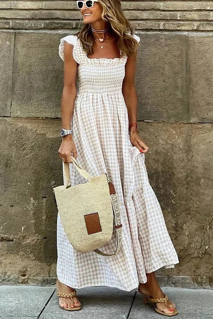 Robe longue à carreaux blancs, manches volantées, col carré, en coton léger pour un confort quotidien.