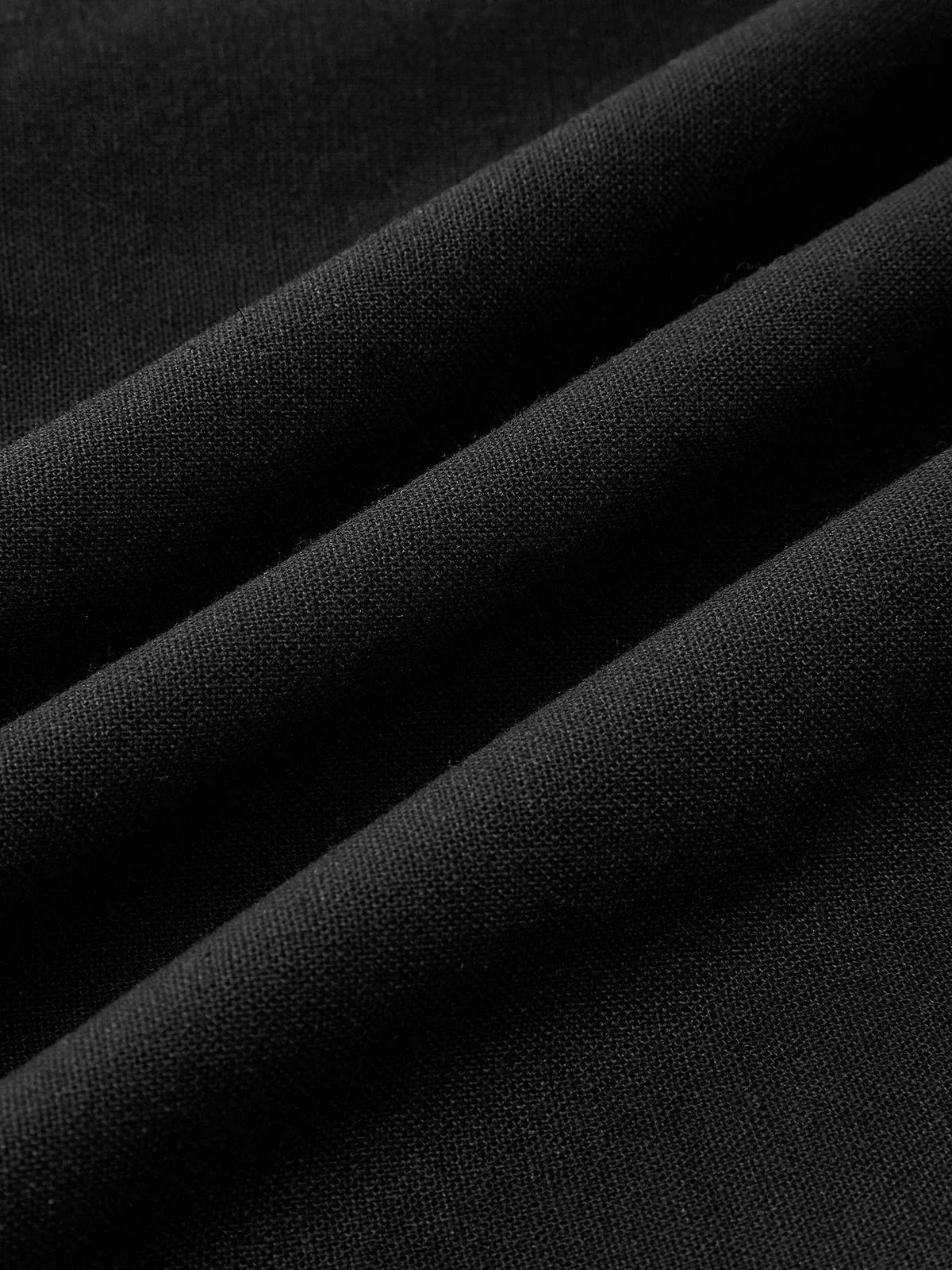 Robe longue femme en coton, col carré, dotée de poches intégrées pour un style pratique et décontracté.