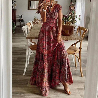 Robe longue rouge à manches courtes, en coton léger, avec volants élégants et une coupe décontractée pour un look quotidien.