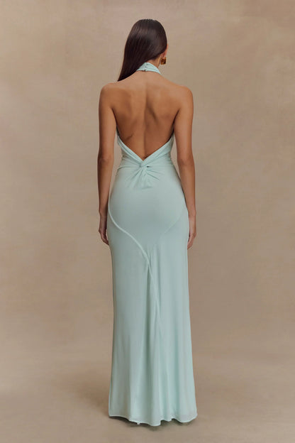 Robe longue femme en tissu léger, dos nu, couleur menthe douce, idéale pour les occasions estivales décontractées.