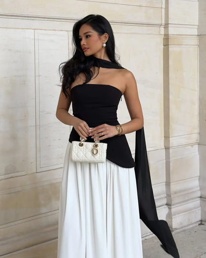 Robe longue noire fendue en polyester avec écharpe assortie, style élégant et moderne pour toutes les occasions.