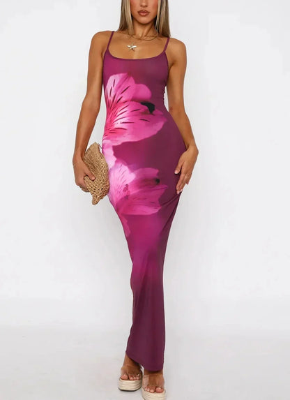 Robe longue femme à bretelles avec imprimé artistique, en tissu léger Fleur rouge vin, idéale pour les journées d'été.
