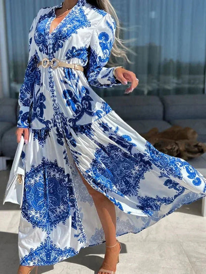 Robe longue femme en tissu léger, imprimée, avec fente haute et col en V pour un look élégant et fluide.