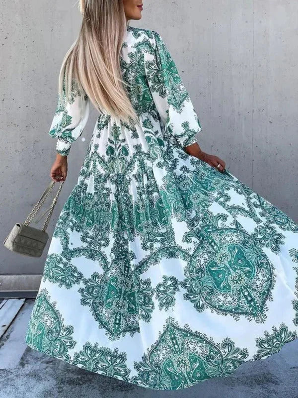 Robe longue femme en tissu léger, avec impression colorée, fente haute et col V élégant pour une allure féminine.