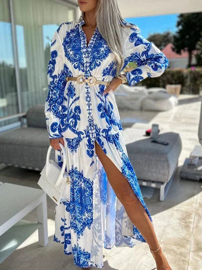 Robe longue femme bleu, imprimée, avec fente haute, col V, en tissu léger pour un confort optimal.