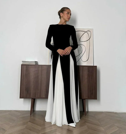 Robe longue noire plissée pour femme, en tissu léger, avec manches courtes et décolleté en V, idéale pour les occasions…