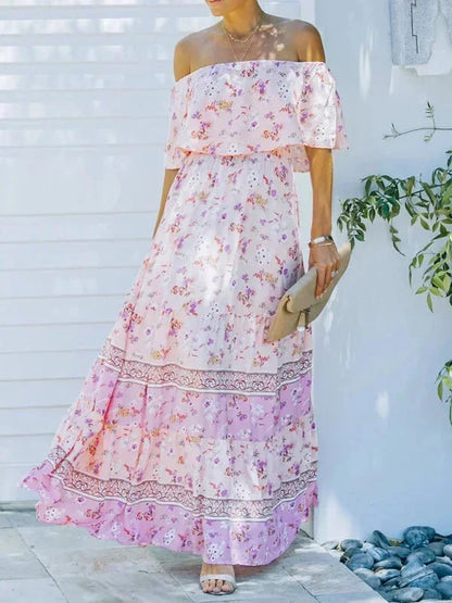 Robe longue femme à épaules dénudées, en tissu léger, ornée de motifs floraux colorés pour une allure estivale.