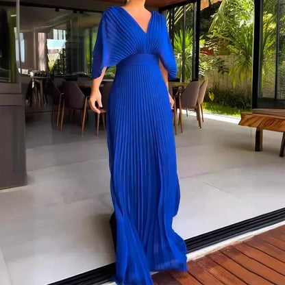 Robe longue plissée bleu foncé pour femme, col en V, manches 3/4, idéale pour une allure élégante et décontractée.