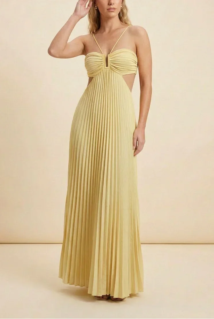 Robe longue femme plissée avec dos nu, en polyester doux, design fluide et élégant, idéale pour les soirées d'été.