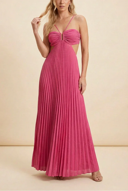 Robe longue femme plissée, dos nu avec tissu léger et fluide, idéale pour les occasions estivales.