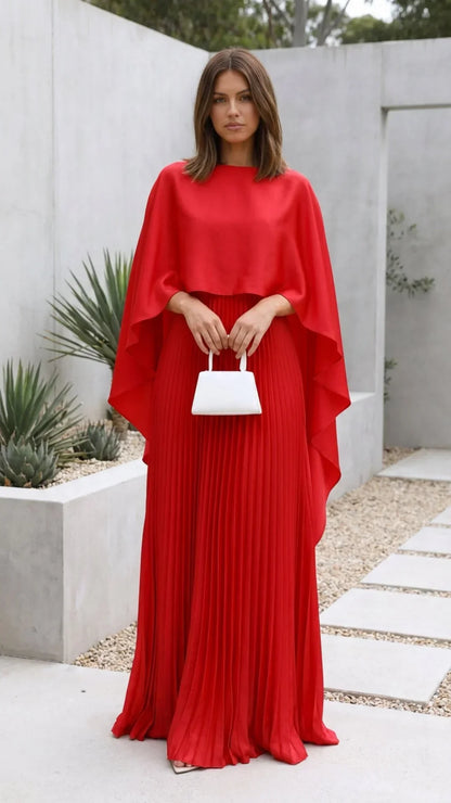 Robe longue rouge pour femme, plissée avec manches cape, en tissu léger, idéale pour une tenue élégante et décontractée.