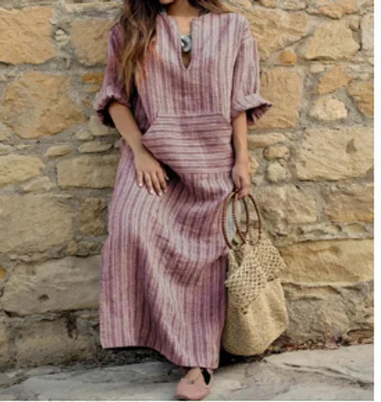 Robe longue femme rayée, col en V, poches pratiques, en coton léger, parfaite pour les journées d'été.