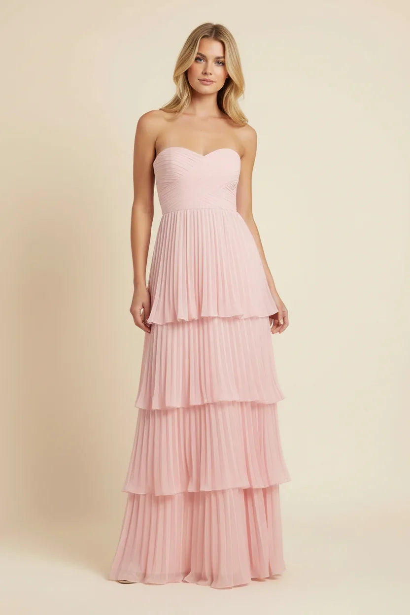 Robe longue rose sans bretelles, en tissu léger, avec design tiercé, idéale pour les événements d'été.