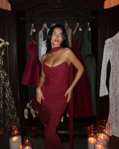 Robe longue femme sans bretelles en coton léger, avec écharpe assortie, design fluide et élégant pour un style décontracté.