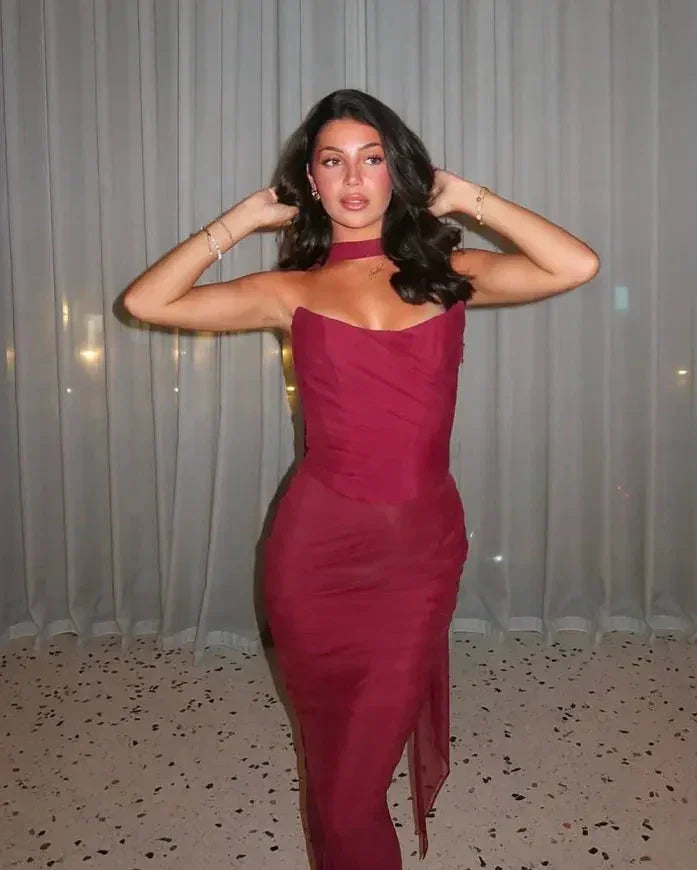 Robe longue sans bretelles en coton léger, dotée d'une écharpe assortie pour un look élégant et décontracté.