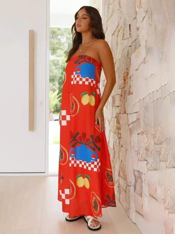 Robe longue sans bretelles en coton léger, avec motifs floraux estivaux colorés et coupe fluide pour un confort optimal.