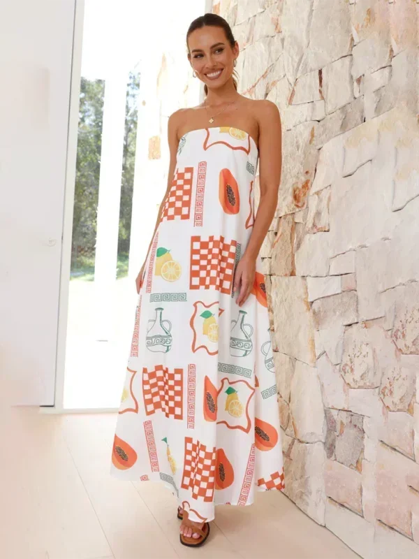 Robe longue sans bretelles en coton léger, ornée de motifs floraux estivaux parfaits pour les journées chaudes.