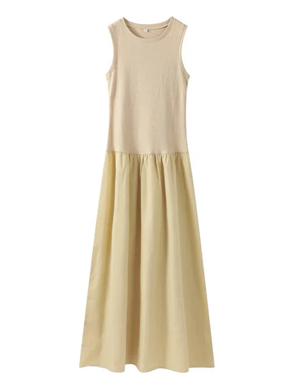 Robe longue kaki sans manches, en coton léger, avec jupe évasée pour un confort et un style décontracté.