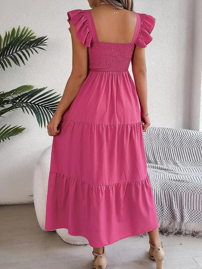 Robe longue en coton smockée, avec volants délicats et manches courtes, parfaite pour les journées ensoleillées.