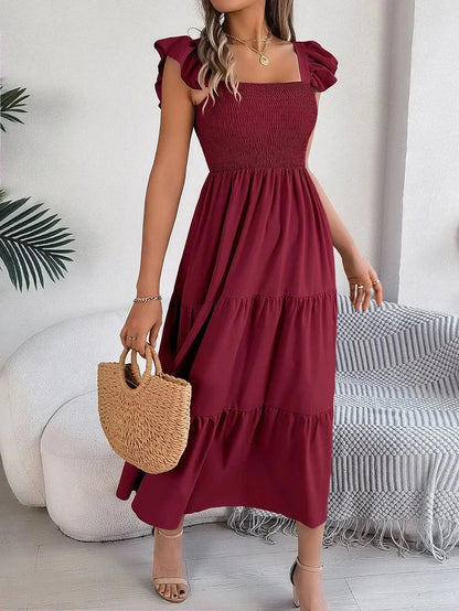 Robe longue femme rouge smockée avec volants et manches courtes, en tissu léger et fluide, idéale pour les journées…