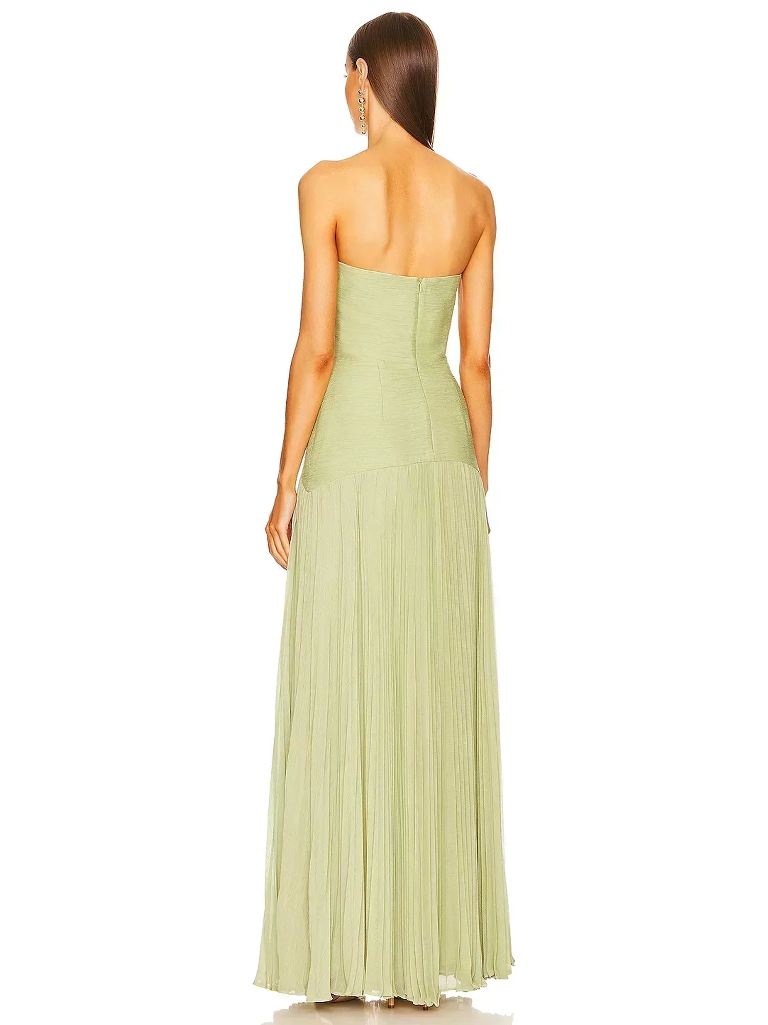 Robe longue femme verte claire, sans manches, plissée, en tissu léger idéal pour les journées ensoleillées.