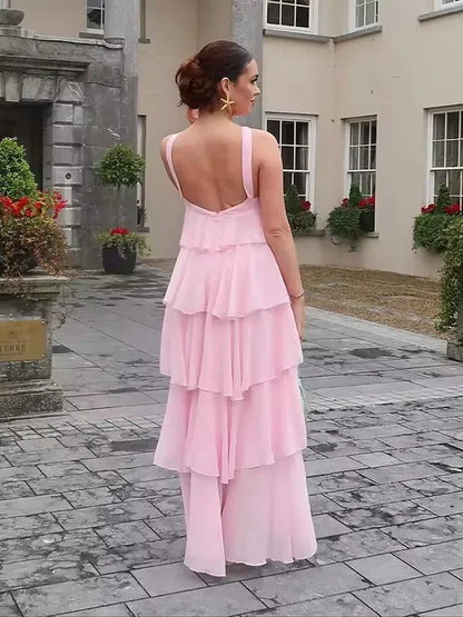 Robe longue en coton avec volants, à manches courtes et ceinture nouée à la taille, style féminin et décontracté.