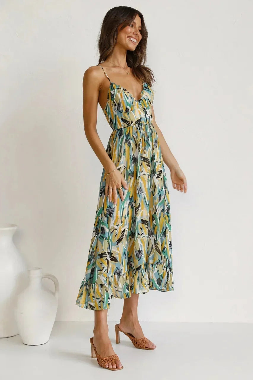 Robe longue fluide en matière légère, imprimé coloré, bretelles fines et décolleté en V, parfaite pour l'été.