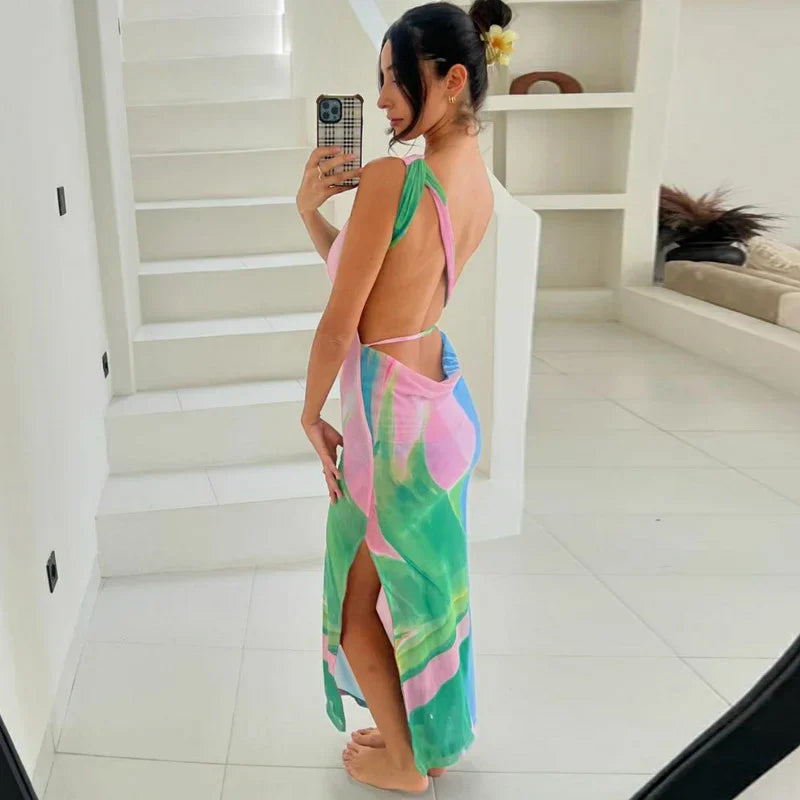 Robe longue sans manches avec imprimé tropical multicolore en coton, coupe ajustée, idéale pour l'été.