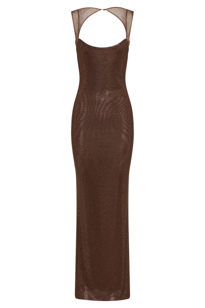 Robe longue marron à paillettes, bretelles fines, en tissu léger et fluide, idéale pour des occasions spéciales.
