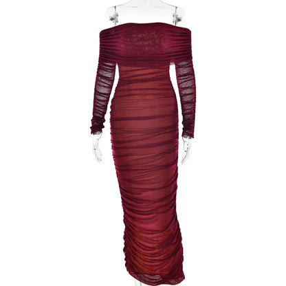 Robe longue en tissu transparent, épaules dénudées, froncée, manches longues, idéale pour les soirées élégantes.