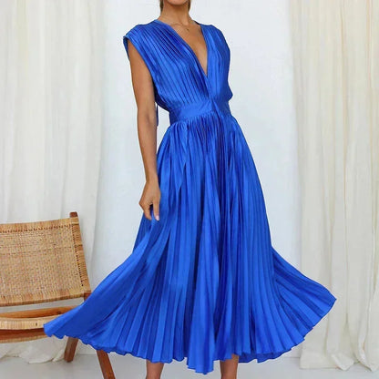 Robe longue plissée en tissu léger, décolleté en V et manches courtes, parfaite pour une tenue élégante au quotidien.