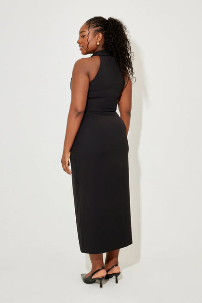 Robe longue sans manches en coton, col en V, coupe fluide, parfaite pour les journées d'été.