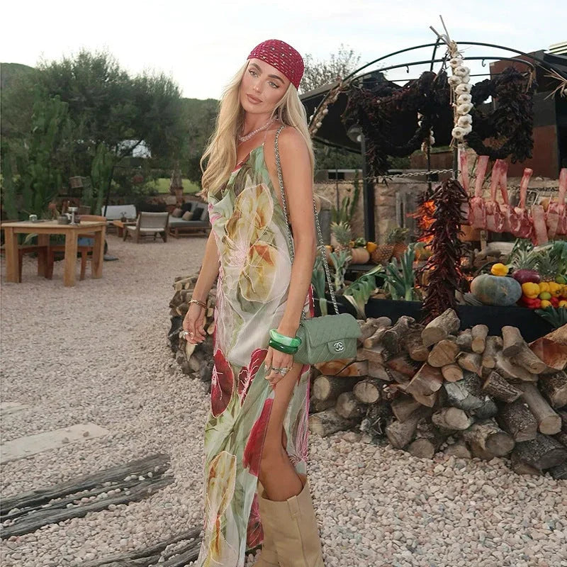 Robe longue sans manches à fleurs multicolores, fendue, col en V, en tissu léger parfait pour l'été.