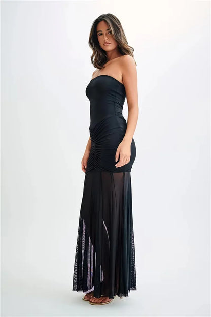 Robe longue bardot en tissu léger, ruchée, avec manches courtes et bustier, idéale pour une soirée élégante.