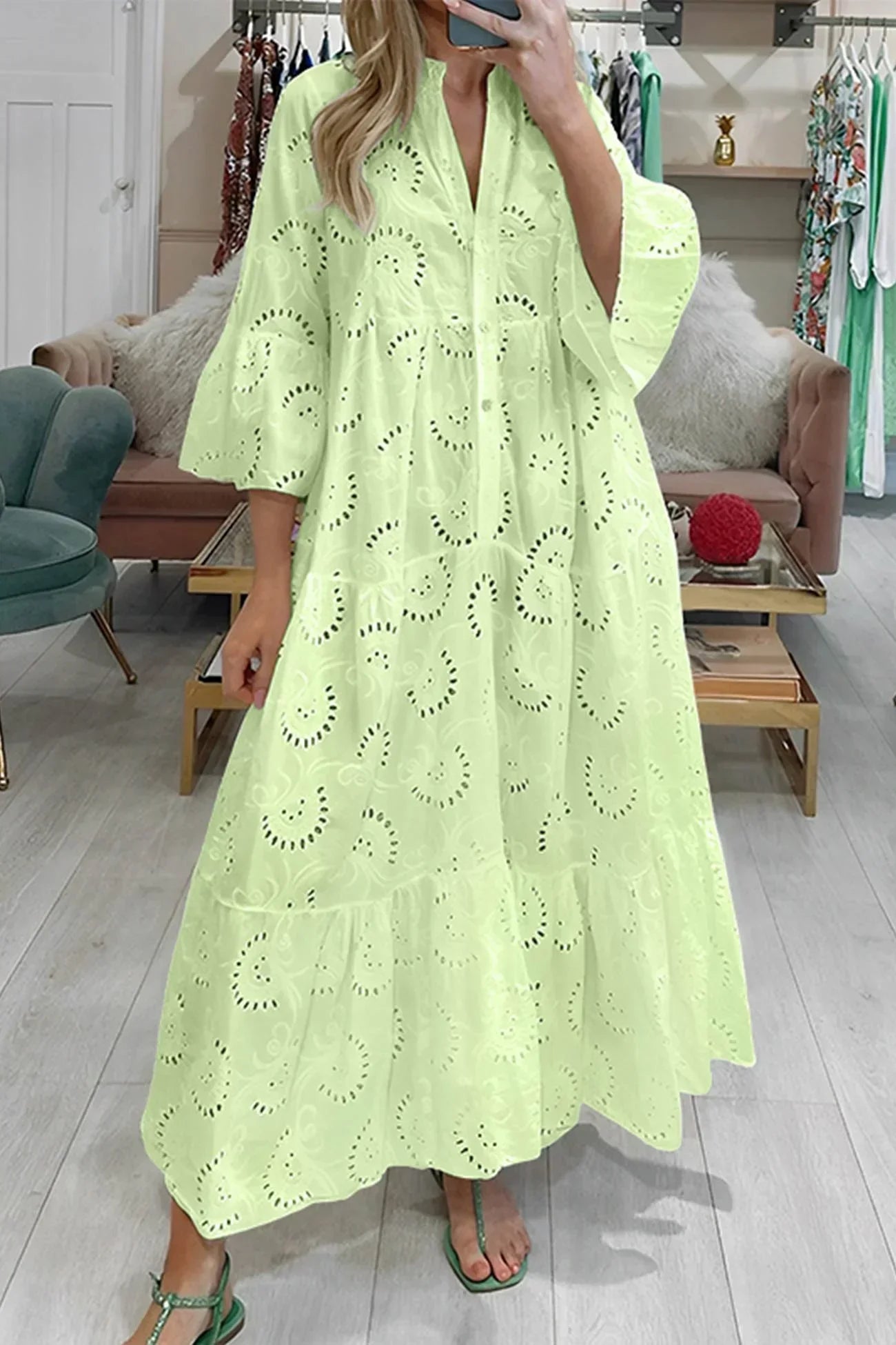 Robe longue en dentelle ajourée, respirante, manches 3/4, col en V, idéale pour l'été et les occasions décontractées.