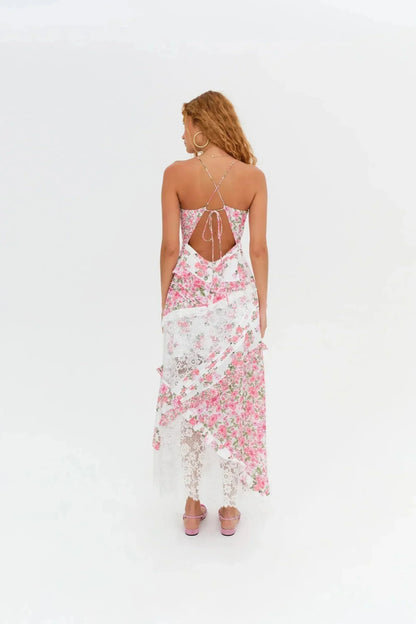 Robe maxi femme en coton, avec dentelle délicate et imprimé floral coloré, parfaite pour les occasions décontractées.