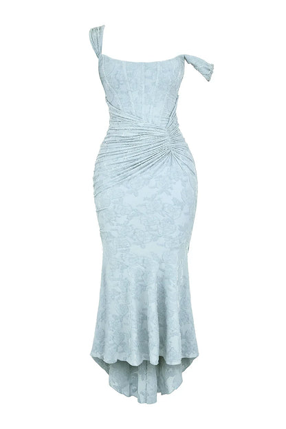 Robe maxi femme en coton léger, avec motif floral coloré et bretelles larges pour un confort optimal.