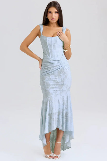 Robe maxi femme en coton léger, motif floral coloré, bretelles larges, idéale pour les journées d'été.