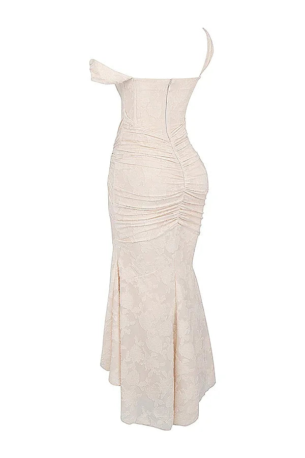 Robe maxi en coton léger, motif floral coloré, bretelles larges pour un confort optimal, idéale pour les journées estivales.
