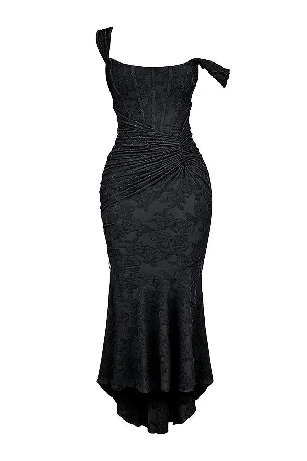 Robe maxi femme en tissu léger avec motifs floraux et bretelles larges pour un confort quotidien.